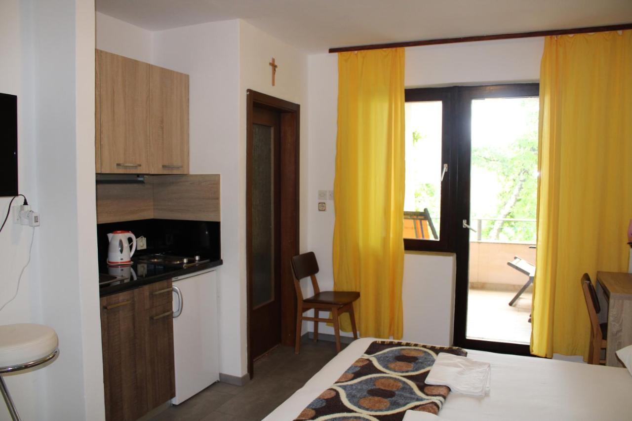 Studio Apartman Stefanija Selce Exterior photo